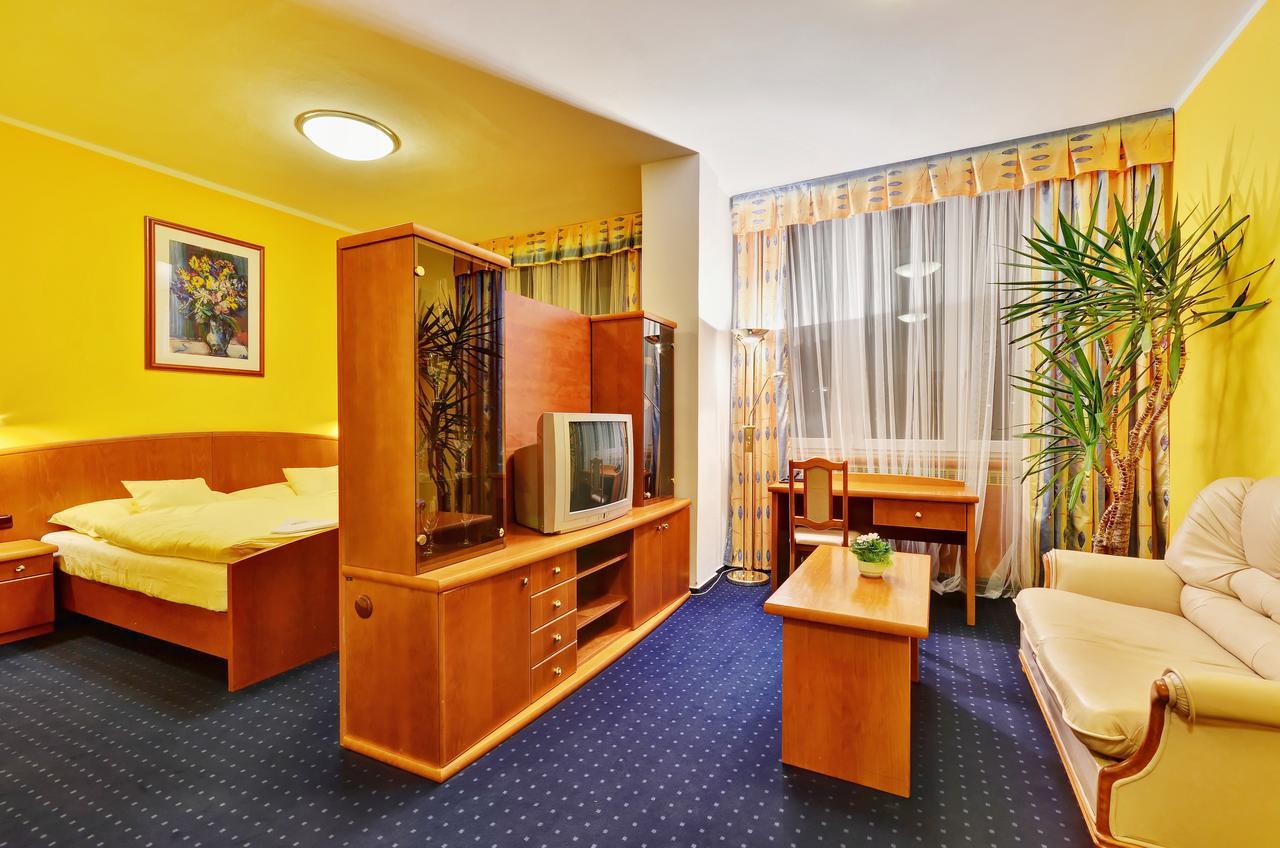 Hotel Slunce Havlickuv Brod Exterior photo