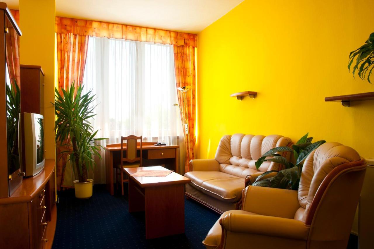 Hotel Slunce Havlickuv Brod Exterior photo